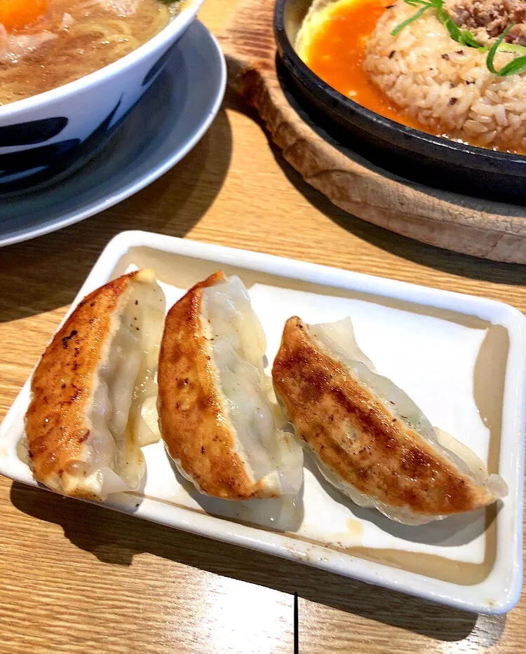 Snapdishの料理写真:餃子 丸源ラーメン藤枝店|ガク魁‼︎男飯さん