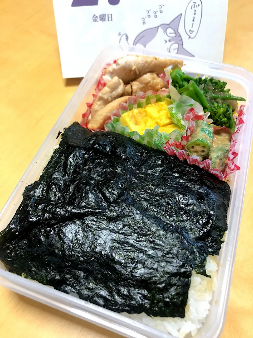 Snapdishの料理写真:鶏胸肉の塩麹焼き オクラのごまマヨ和え 玉子焼き ブロッコリー🥦 のり弁。|Kumiko Kimuraさん