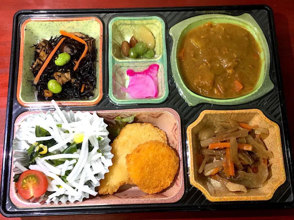 Snapdishの料理写真:野菜いっぱいツナカレー 日替わり弁当 豊川市豊橋市一部エリア宅配|Naokazu Kuritaさん