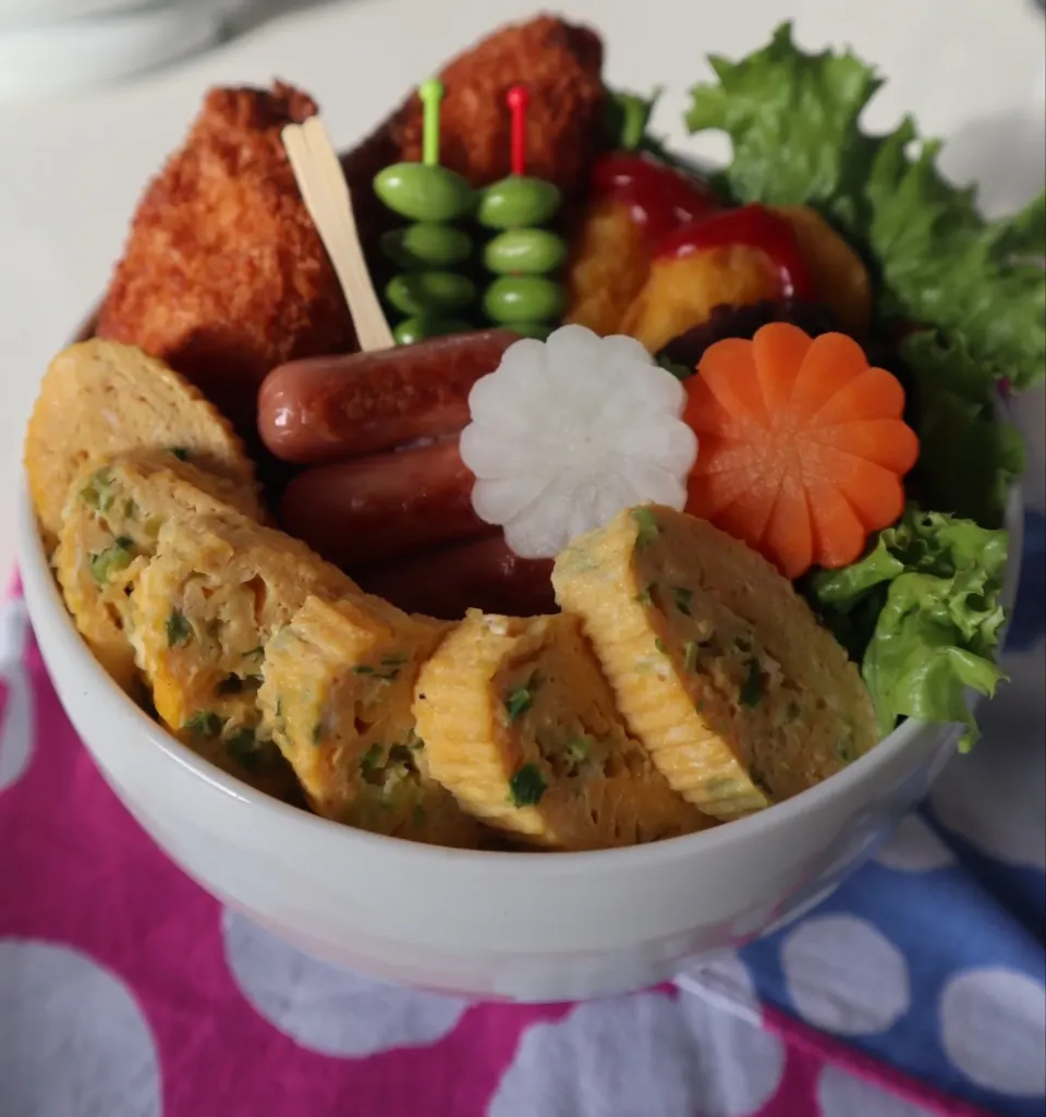 中学生男子置きランチ🍱
のっけのり弁。
おかずがなくて、冷凍食品加工食品ありあり😁|なかじー。さん