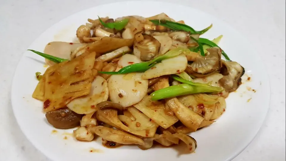 saute scallops with bamboo shoot and mushroom|steven z.y.さん