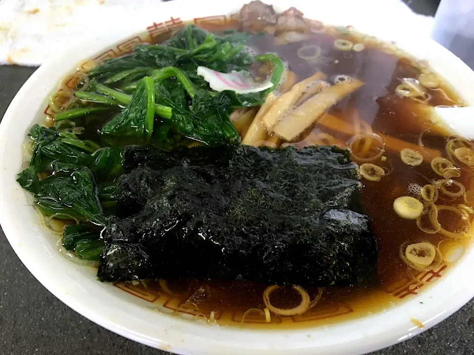 営業マンの昼ごはん☀️☀️☀️
長岡生姜ラーメン🍜  ほうれん草増し|ぽんたさん