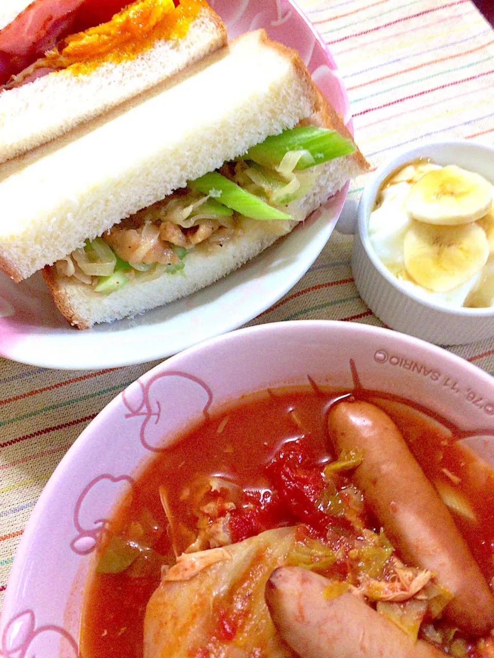 🍀チキンとセロリのマリネサンド
🍀目玉焼き・ベーコン・トマトのサンド
🍀ロールキャベツ
🍀はちみつバナナヨーグルト|まりんさん