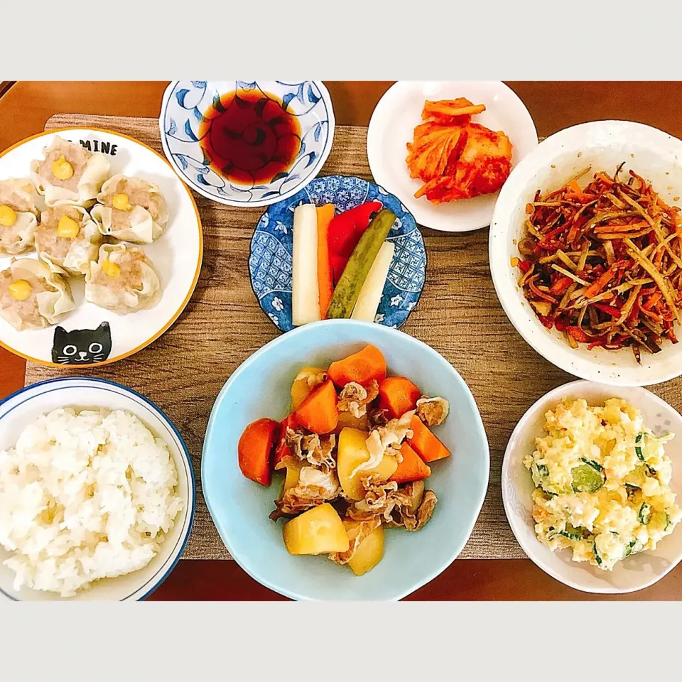 【晩御飯】
肉じゃが
しゅうまい
ポテサラ
きんぴらごぼう
ピクルス
白菜キムチ
白米|たろさんさん