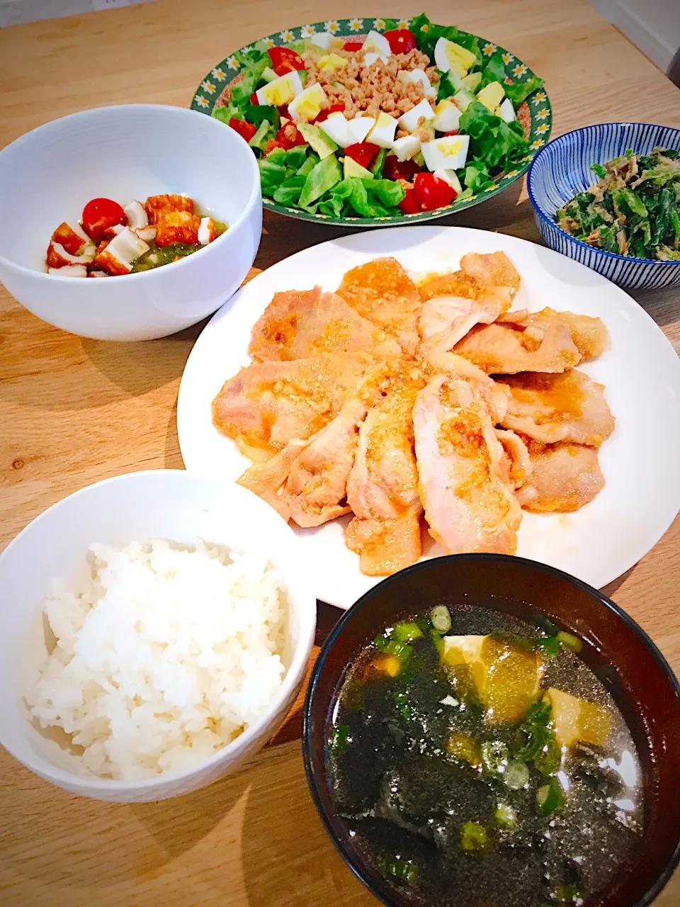 豚の生姜焼きとわかめスープ|みっころさん