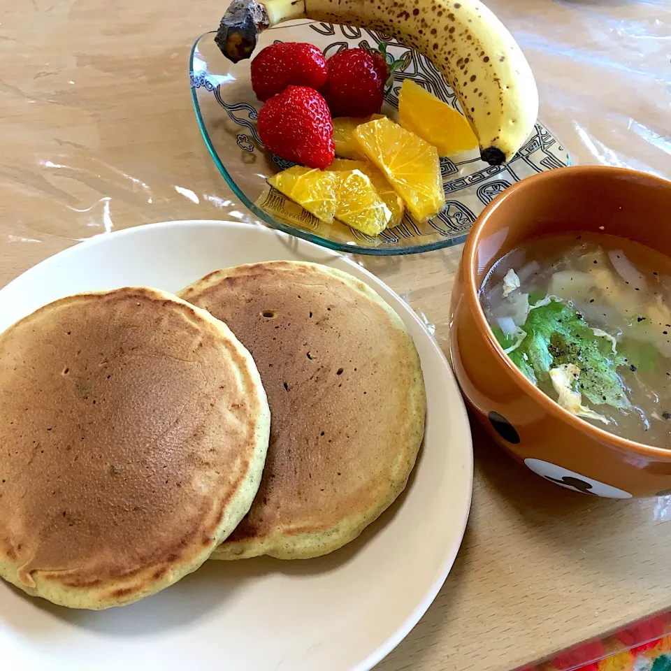 朝ごはん🥞🍌🍓🍊|かわちさん