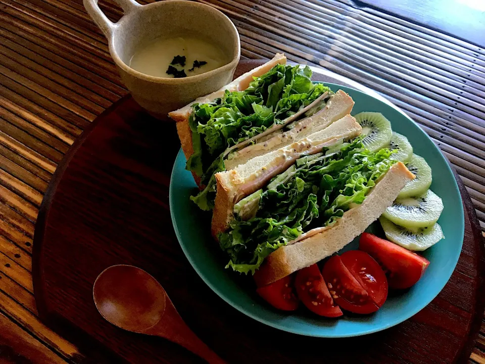 サンドウィッチ朝ごはん|よっすぃさん