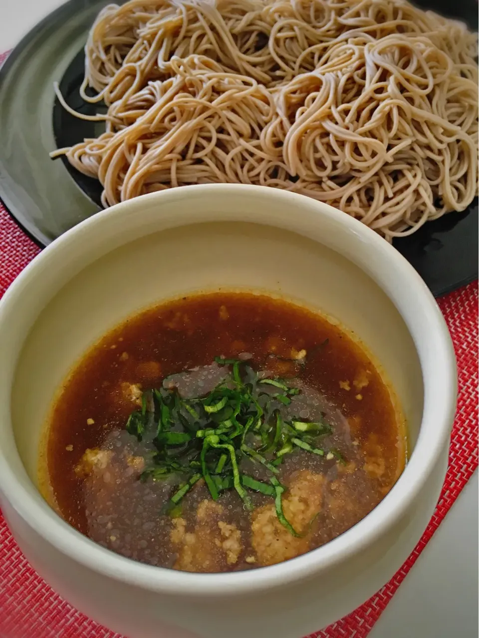 Snapdishの料理写真:カレーつけ蕎麦。揚げ挽肉とトッピングにアイヌネギ。|mattさん