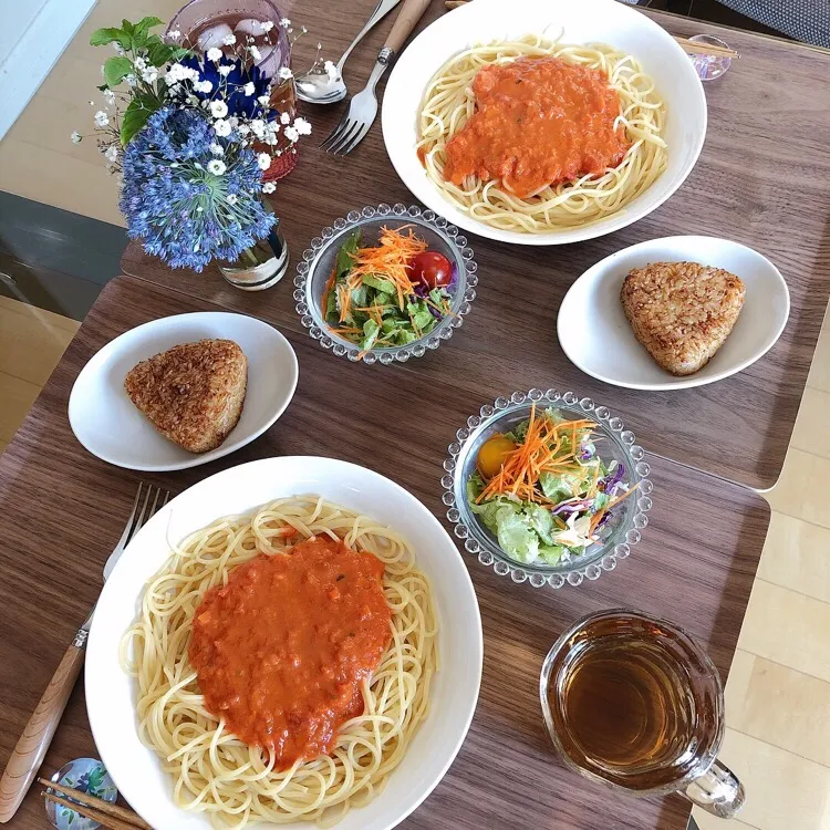 4/28❤︎休日パスタ🍝ランチ❤︎
#お昼ごはん #おうちごはん #おうちカフェ #トマトクリームパスタ #サラダ|Makinsさん