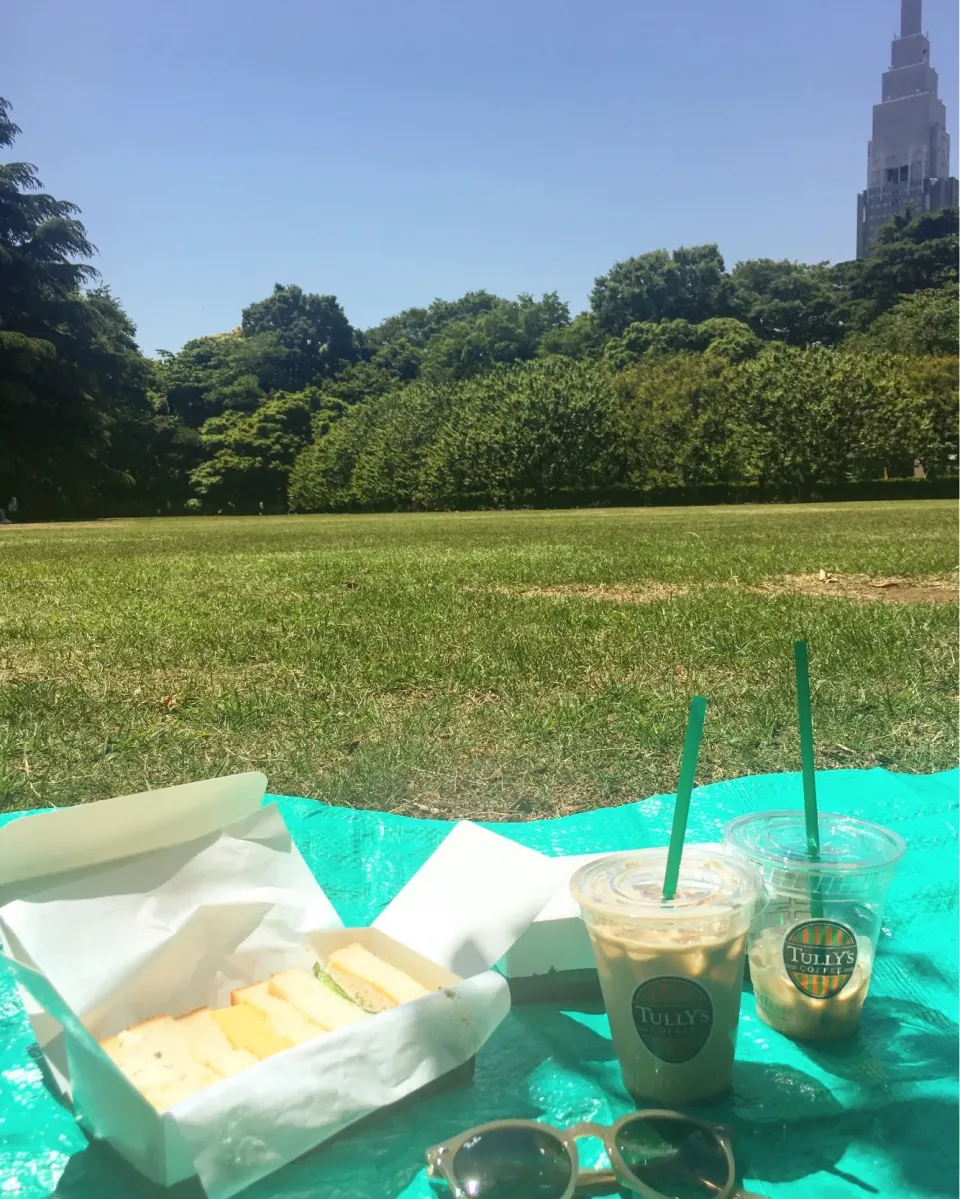 新宿御苑でピクニック🌞🥖🍹🎶|leeさん