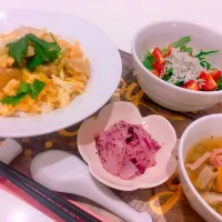 親子丼/水菜とじゃこのサラダ/大根のゆかり漬け/お吸い物〜沢煮椀〜|みずきてぃ(･ω･＊さん