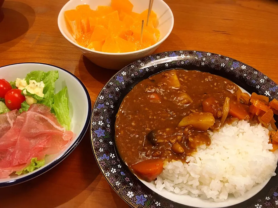 Snapdishの料理写真:4/28 夕飯♪ カレーライス 生ハムサラダ 不知火|ikukoさん