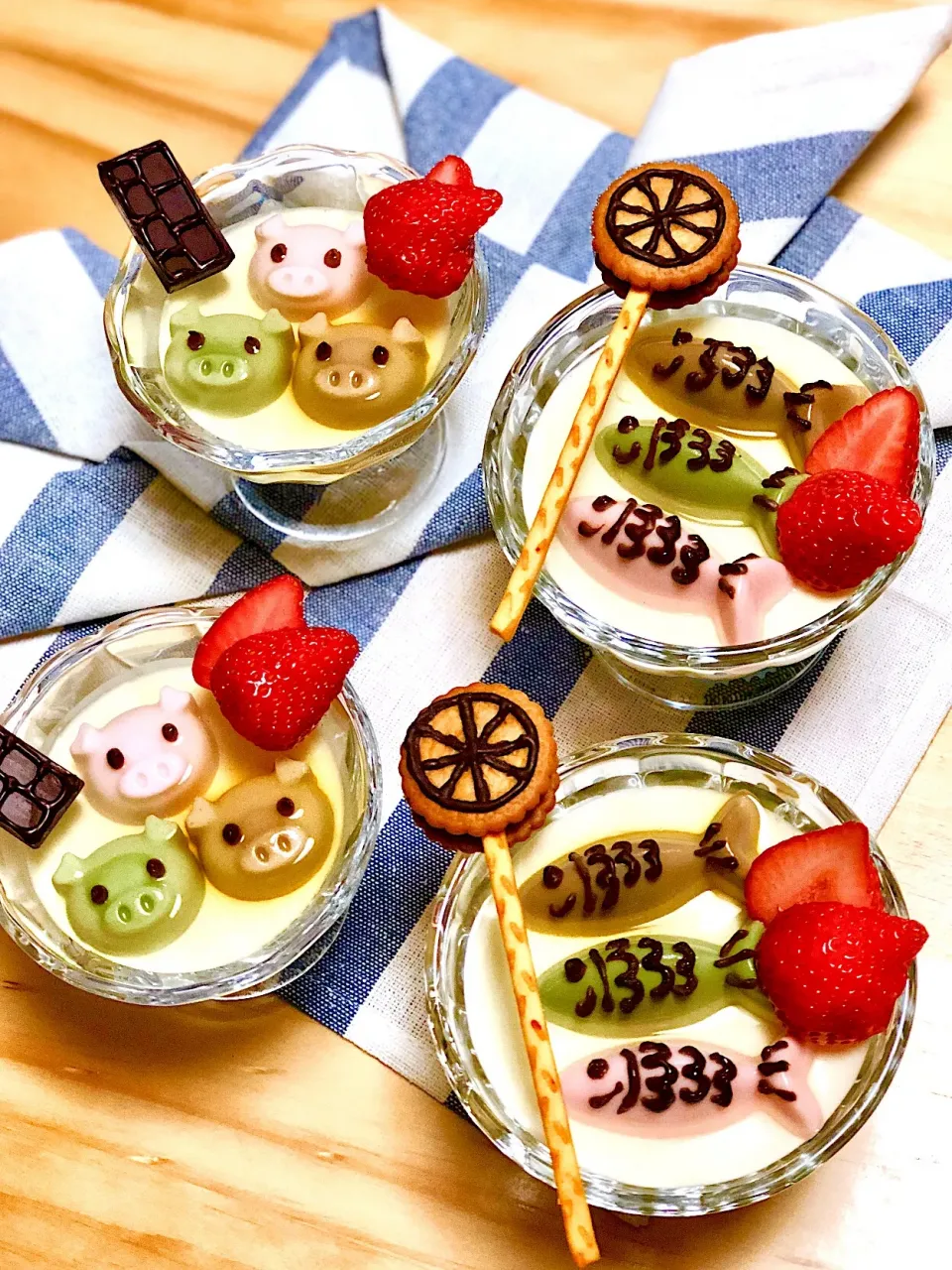 Snapdishの料理写真:3尾のコイ🎏と3匹のこぶた🐷のデザート|シフォンさん