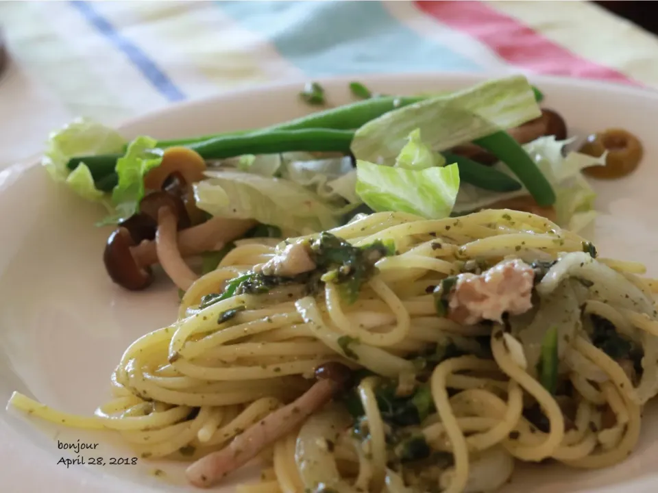 バジルと胡桃のペーストのパスタ🌱 いんげんとオリーブの玉ねぎサラダ🍋|yasuko murakamiさん