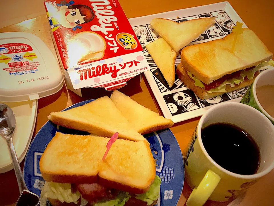 鶏唐とレタスのトーストサンド🥪  ミルキーソフトトースト🍞  カフェオレ☕️|ch＊K*∀o(^^*)♪さん