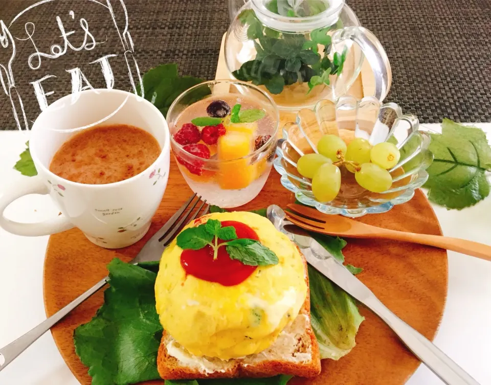 HAZ＊Cafe morning♡
栄養具沢山オムレツボール・トースト(*´꒳`*)|Haz Haz ♡さん