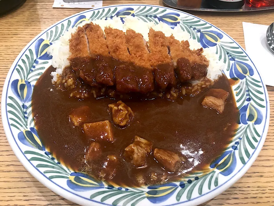 Snapdishの料理写真:スペシャルカレー(ビーフカレー+ポークカツ)|しのぶさん