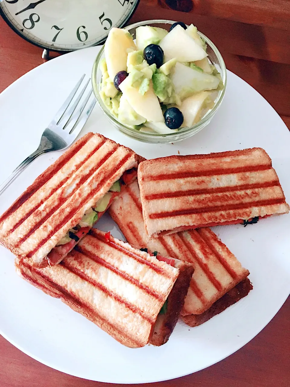 Cheesy Avocado Ham Panini ❤️ layer with sauteed tomatoes & shiitake mushrooms~ sprinkles of black pepper..|Indulgeさん