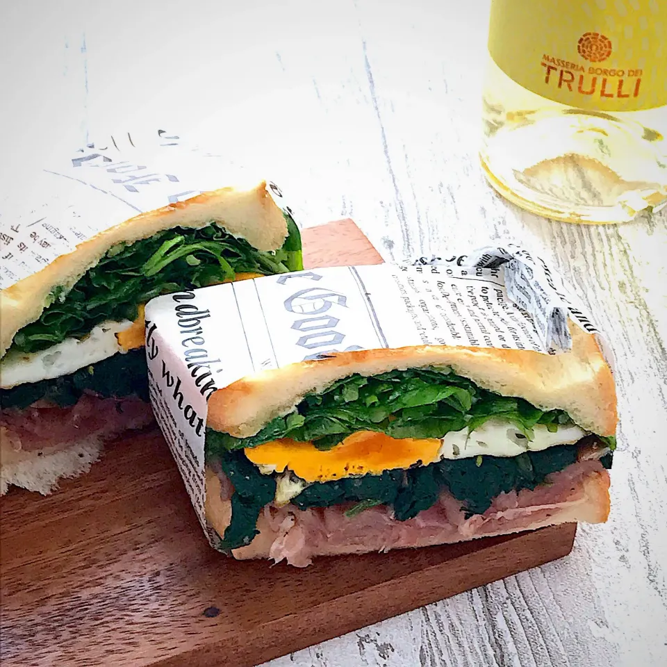 野菜たっぷり美味シーノ🇮🇹 もりもりルッコラと生ハムのサンド🥪|mocoさん