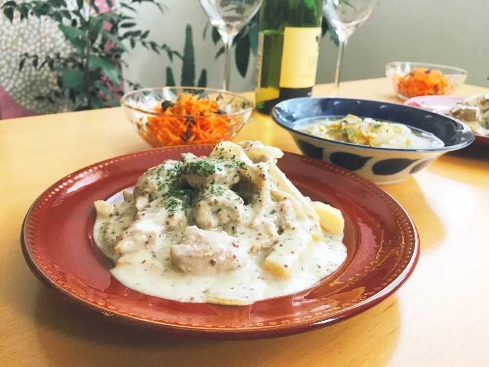 豚ヒレと春野菜のマスタードクリーム煮込み🍽🥂🌟|leeさん