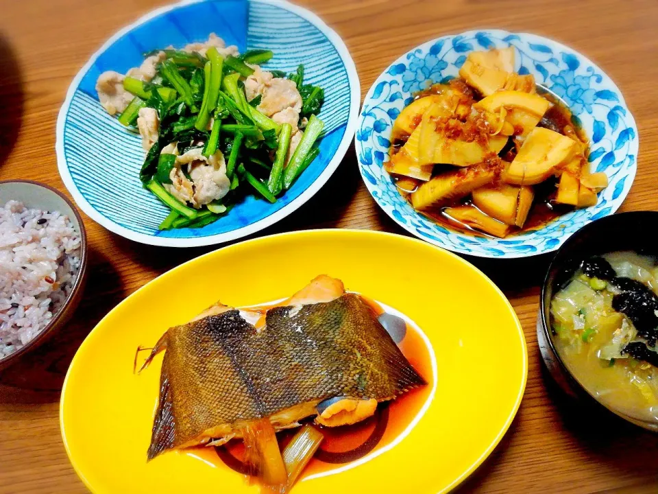 ・カレイの煮付け
・豚肉と小松菜の炒めもの
・筍の土佐煮
・キャベツと海苔の味噌汁|ようかんさん