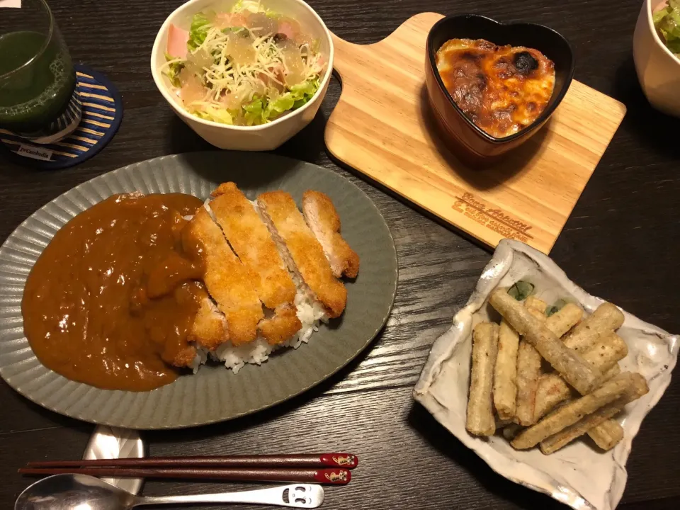 よるごはん
 #お家ご飯  #夜ご飯  #よるごはん #カレー#カツカレー#焼きカプレーゼ#トマト見えない#ごぼう天#ゴボ天|かなさん