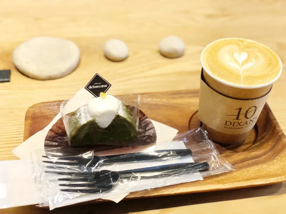 Snapdishの料理写真:カフェラテとテリーヌショコラ☕️🍫|Makigelinaさん