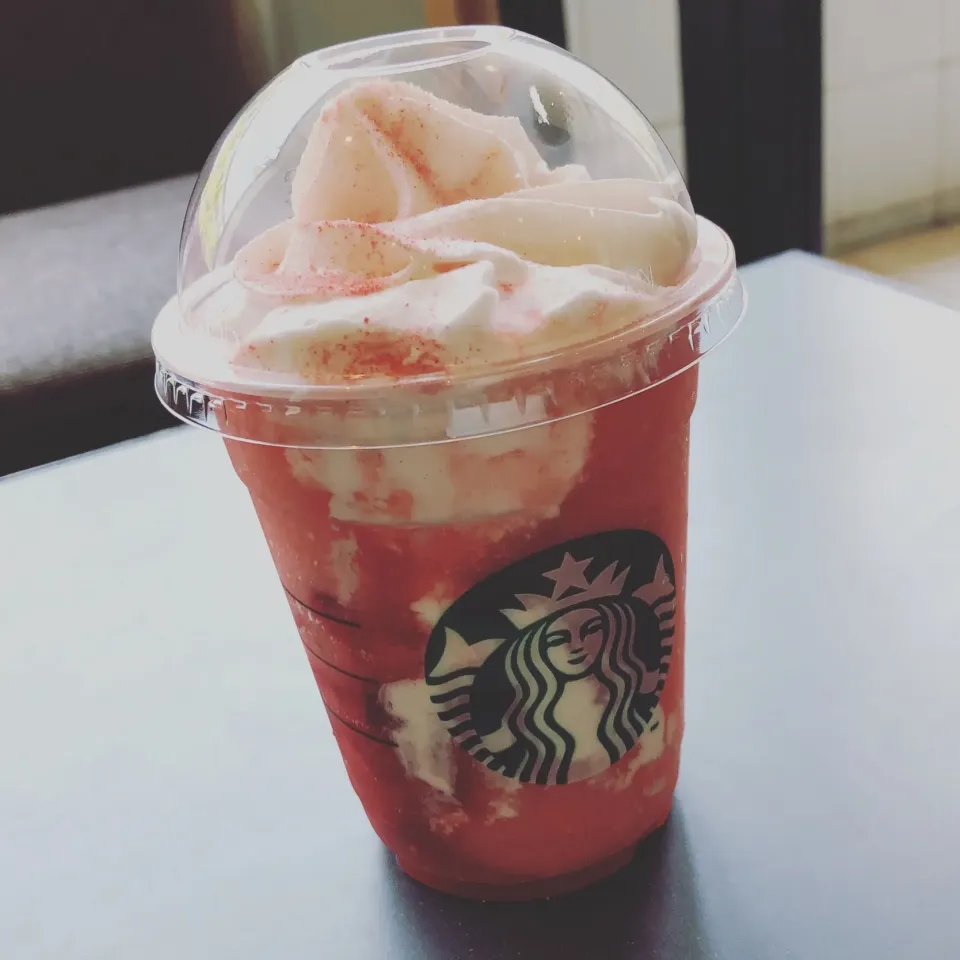 Snapdishの料理写真:ストロベリーベリーフラペチーノ|わこさん