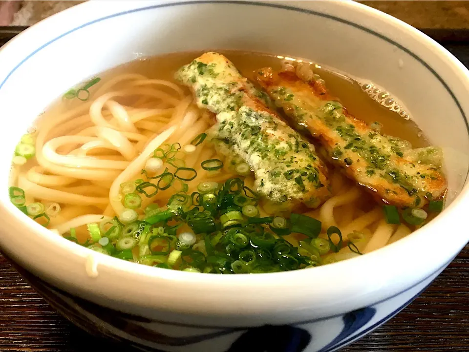 Snapdishの料理写真:細打ち竹輪天うどん
#いりこ出汁
#麺好き男のランチ|mottomoさん