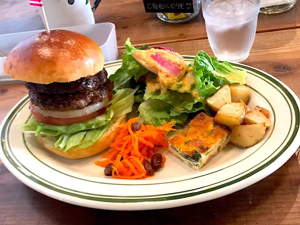 Snapdishの料理写真:FARM to BURGER 溝の口
ダブルバーガー🍔|たっぷさん