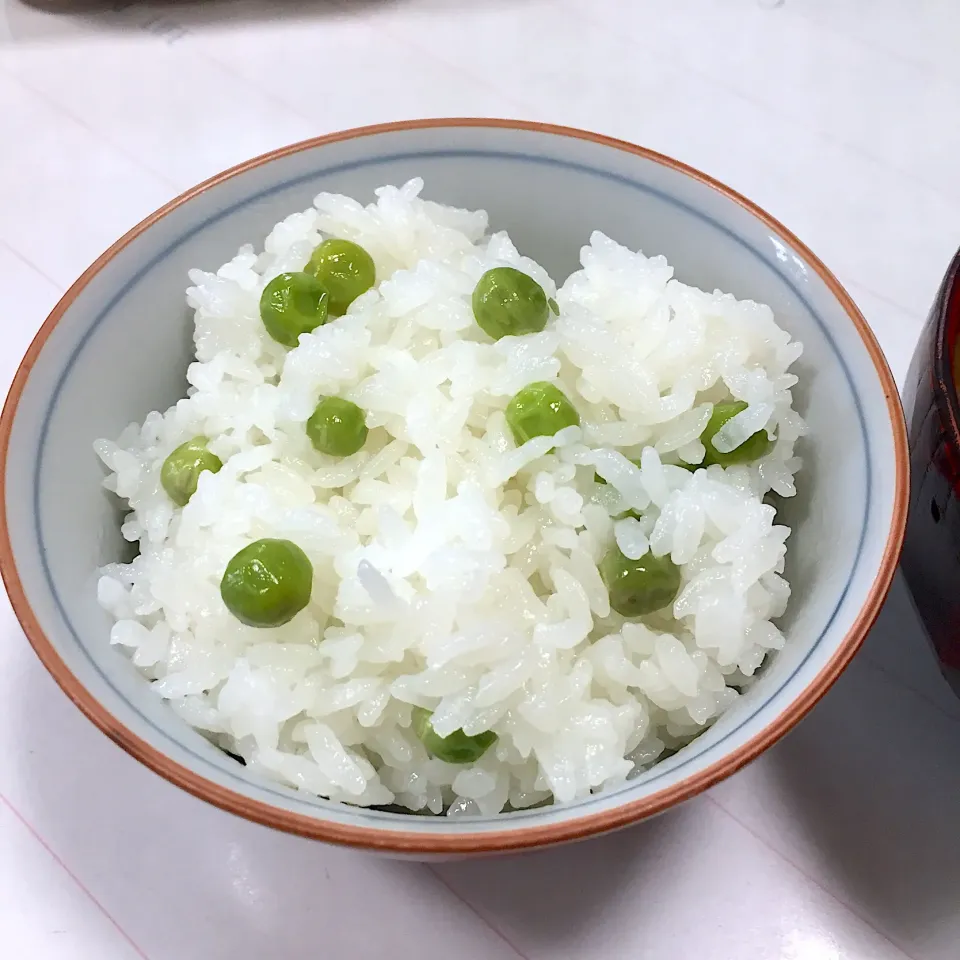 Snapdishの料理写真:グリンピースごはん|mayumi sさん