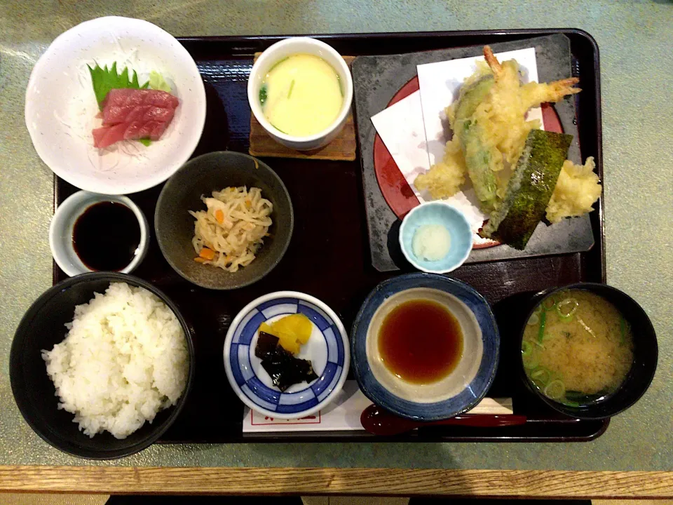 味楽座 日替り定食(天ぷら盛り合せ)|ばーさんさん