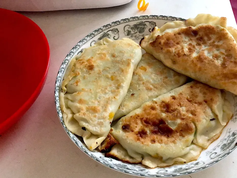 Snapdishの料理写真:fried leek dumplings, 韭菜盒子#|Sylviaさん