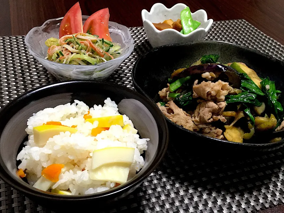 豚肉と小松菜とナスのオイスター炒め
筍の土佐煮
中華サラダ
筍ご飯|みっきーさん