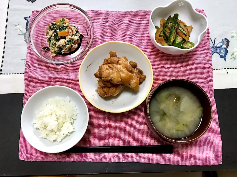 Snapdishの料理写真:手羽元の甘辛煮のご飯|みよさん