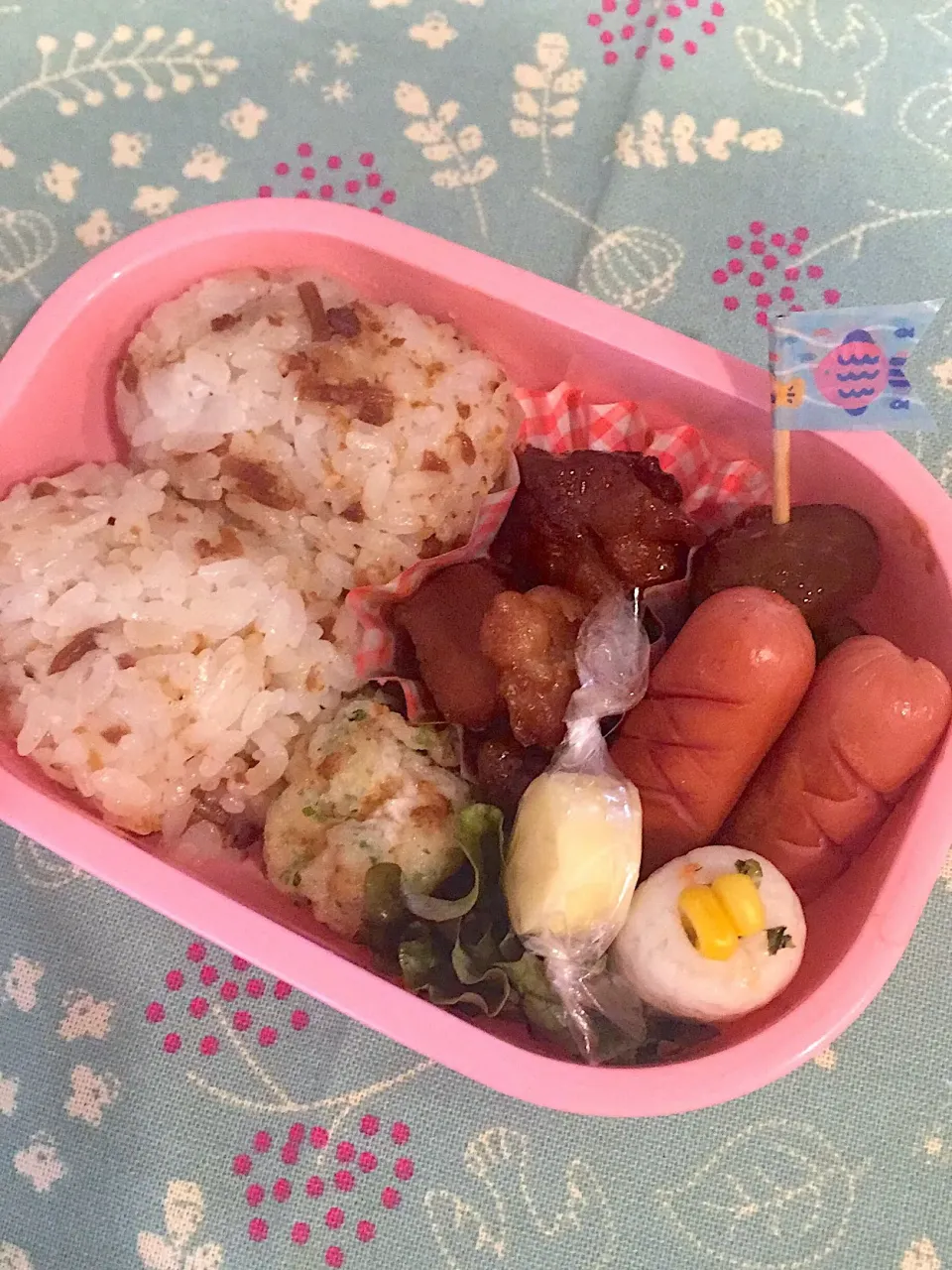 Snapdishの料理写真:5/1 長女遠足弁当🍙|harucaさん