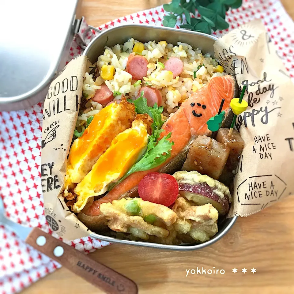 Snapdishの料理写真:あげ玉&鮭のお弁当♩|yokkoiroさん