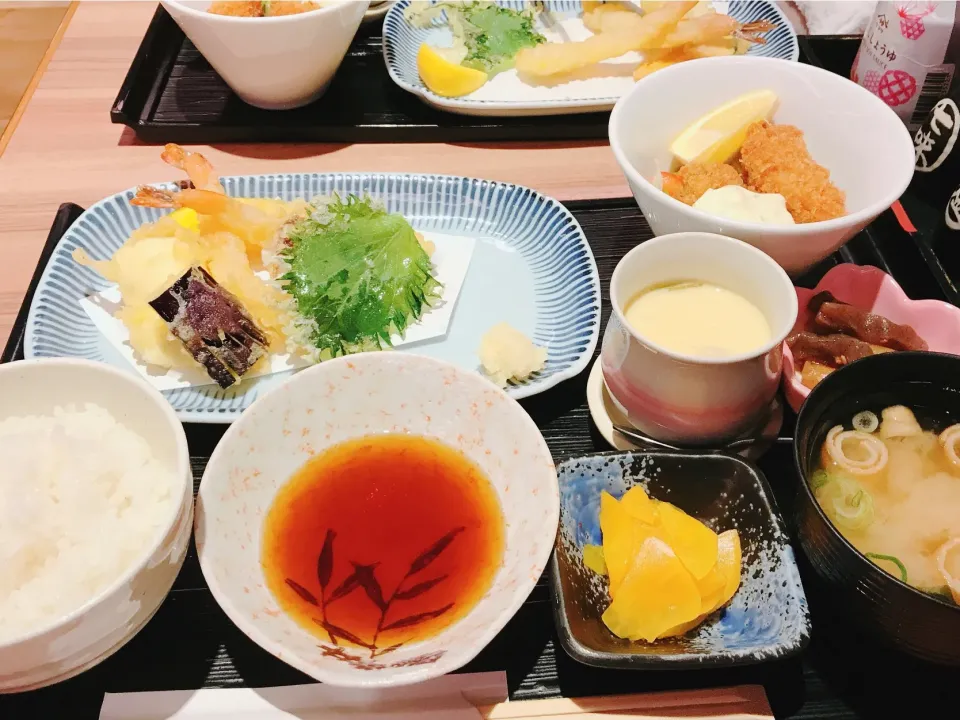 天ぷらとカキフライ定食|ちゃみこさん