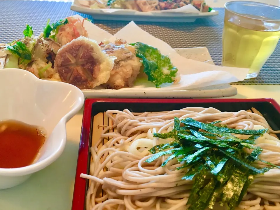 Snapdishの料理写真:20180430🍤朝から天麩羅と相盛りそば
#相盛り蕎麦  #天麩羅|akiyo22さん