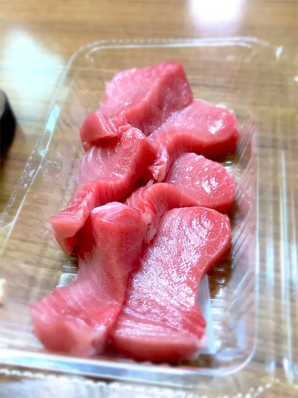 Snapdishの料理写真:函館自由市場 マグロ刺身|マチママさん