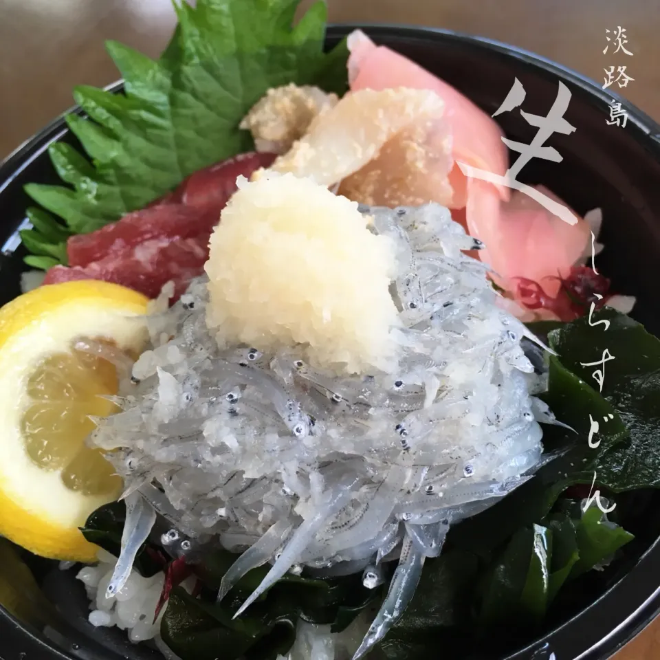 Snapdishの料理写真:生しらす丼🌊ʕ-̼͡-ʔ|七海さん