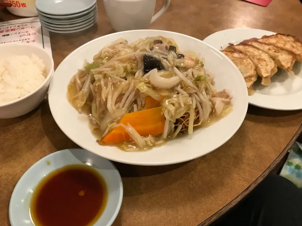 Snapdishの料理写真:皿うどん定食、餃子🥟|buhizouさん