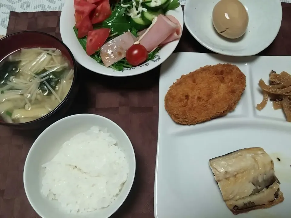 さばの塩焼き
コロッケ
切り干し大根
水菜とトマトとハムのサラダ
きのこたくさんお味噌汁
煮たまご|かなりんさん