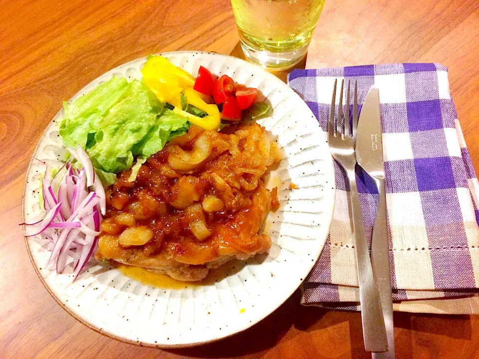 Snapdishの料理写真:新玉ねぎと醤油麹漬け鶏モモの甘酢照り焼き|こんぶさん