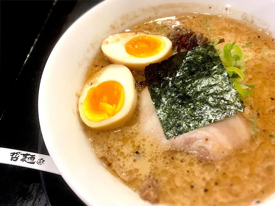 Snapdishの料理写真:醤油とんこつ  at  哲麺|natsu.さん