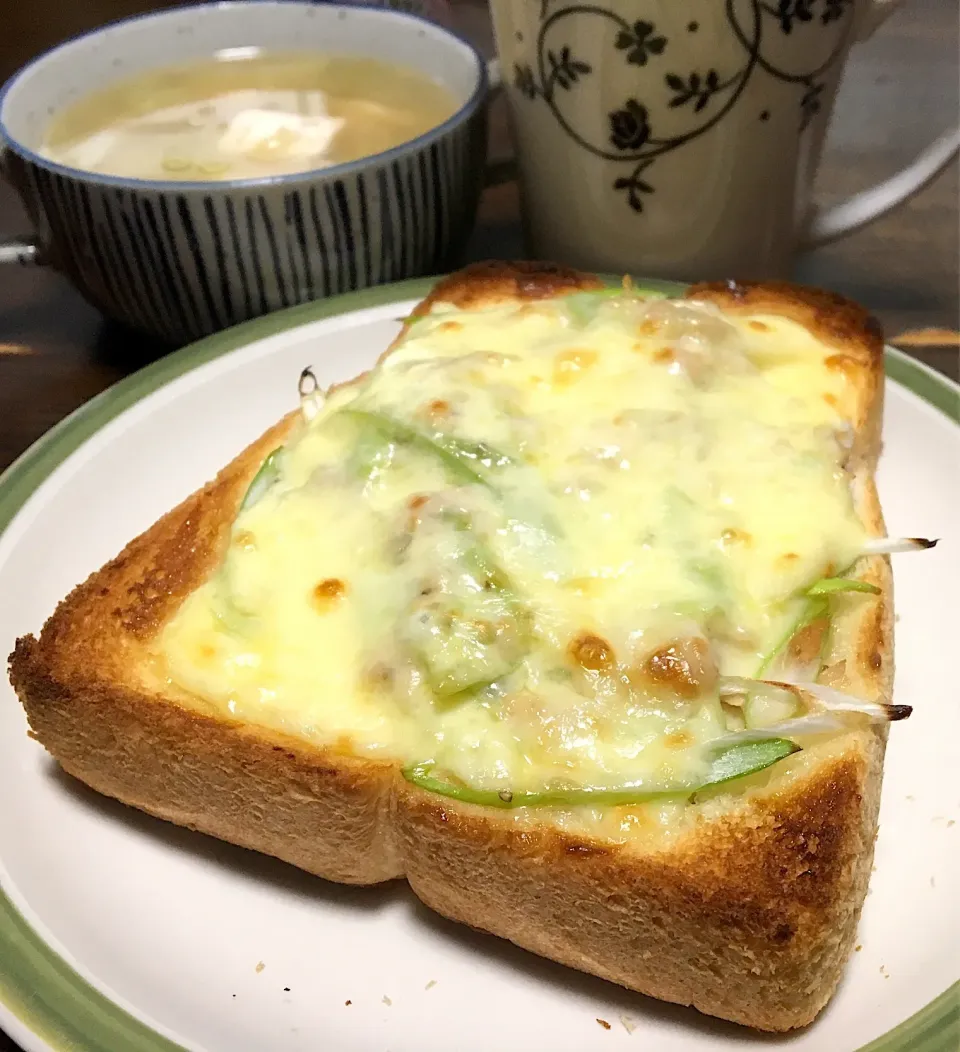 朝ごはん☀️☀️🔆
ツナねぎピザトースト🍞
キャベツと豆腐のスープ
豆乳ラテ|ぽんたさん