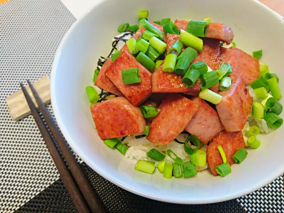 Snapdishの料理写真:ちょー手抜き！
スパムネギご飯|こたろーさん