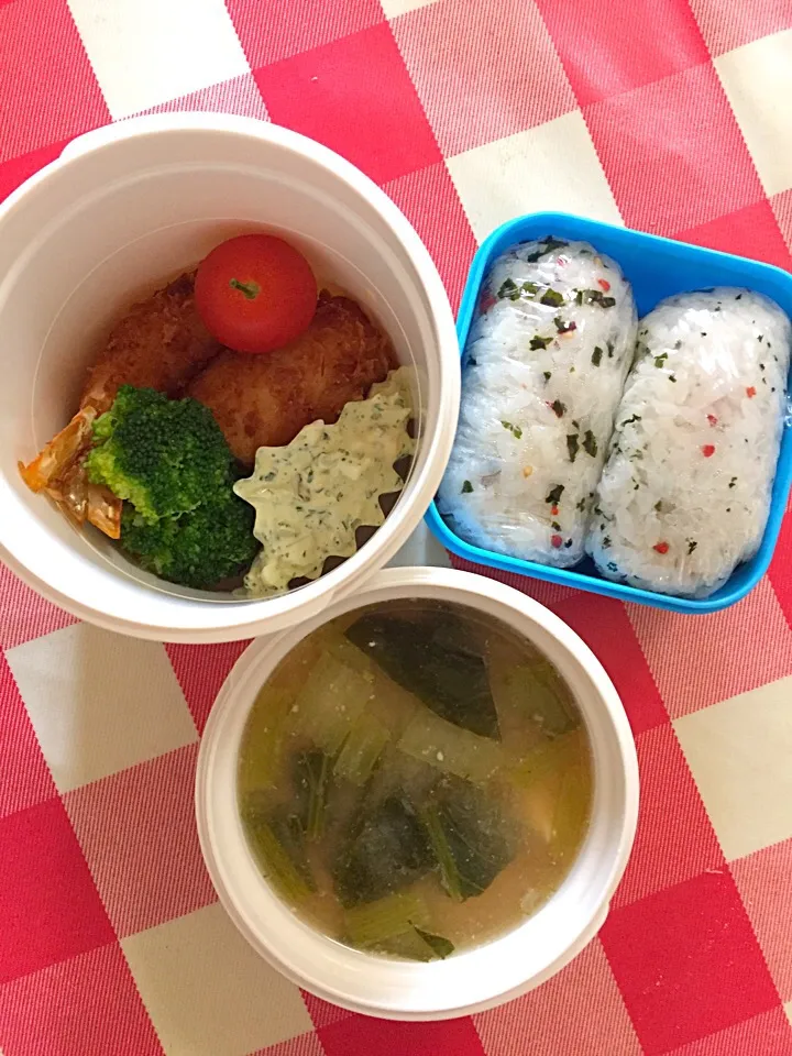 Snapdishの料理写真:20180502姉弁当。今日は海老フライに味噌汁つきで豪華でしょ！|hanakoさん