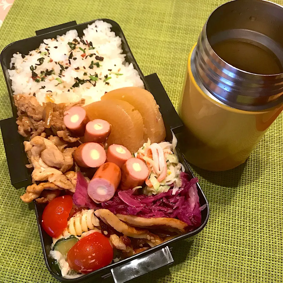 今日のお弁当🍱
焼き肉弁当

今日はお天気崩れそう
傘を持って
早めに帰宅してね🌂
今日一日、頑張って
残りのゴールデンウィークも
楽しみましょう٩( ᐛ )و
気をつけていってらっしゃい👋😊|mokoさん