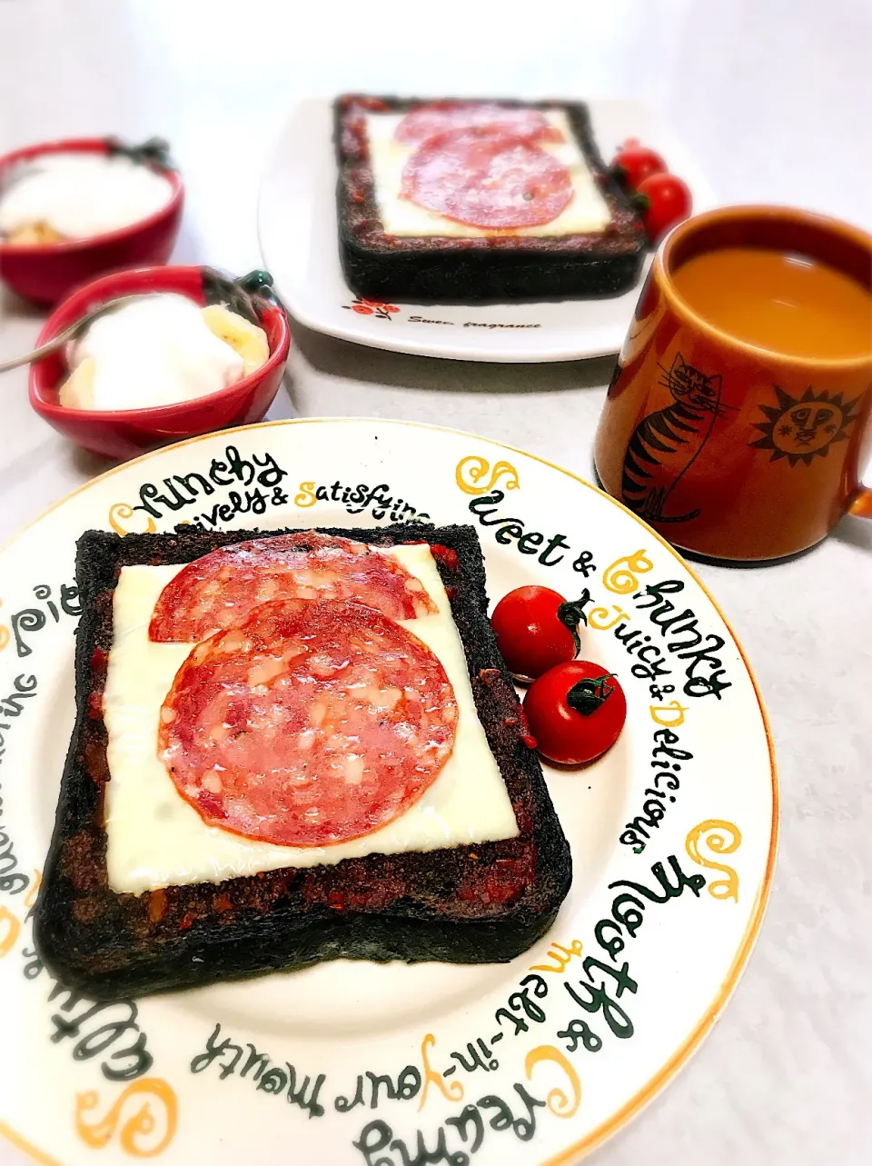 Snapdishの料理写真:イカスミパン 朝ごパン🍞|もっさんさん